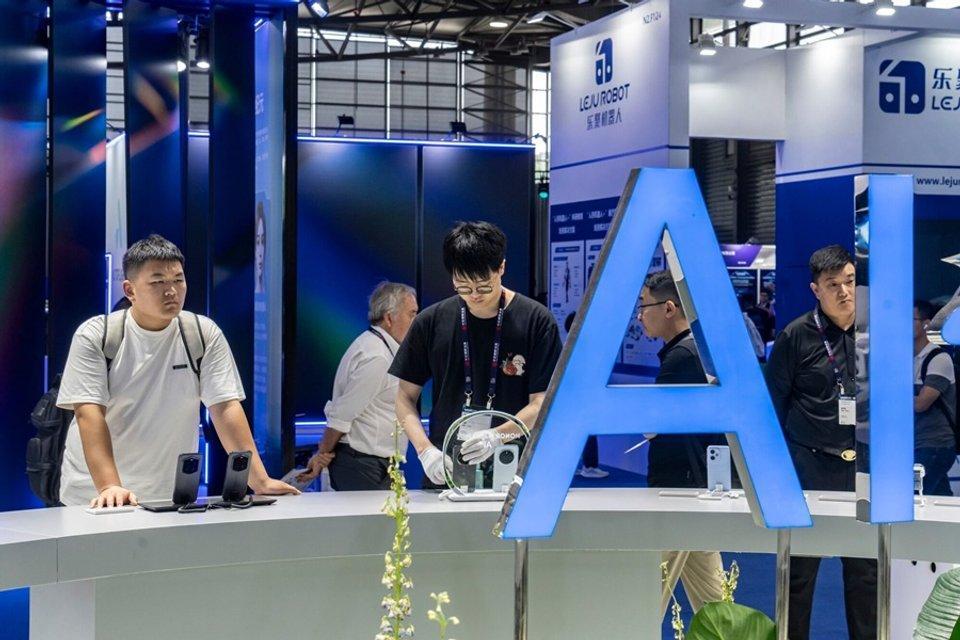 Chinese Tech Giants Race to Dominate AI “Agent” Platforms
